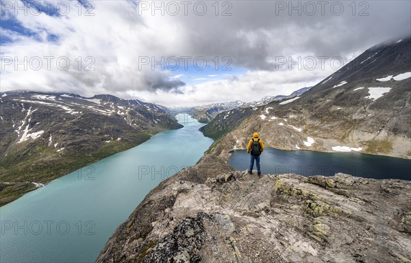 Mountaineers on Besseggen hike