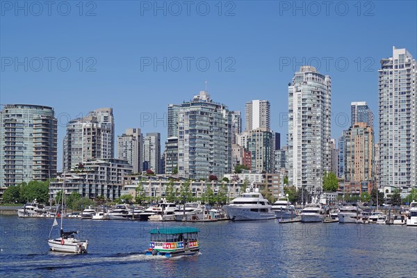 Small boats in front of yachts and skyscraper canyons