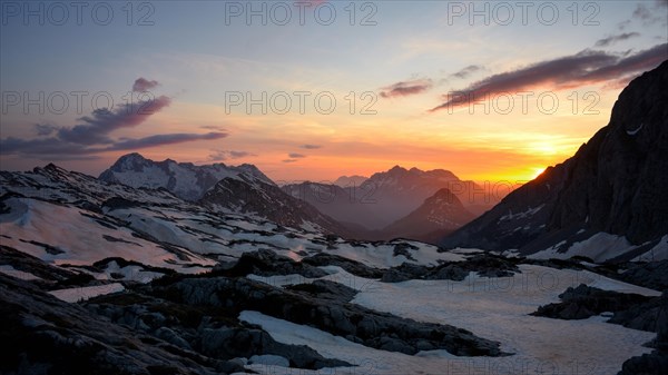 Sunset at Ingolstaedter Haus with view of the Loferer and Leoganger Steinberge