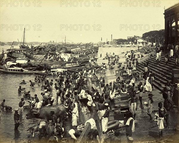 Harbour with many people at the Hoogly near Calcutta