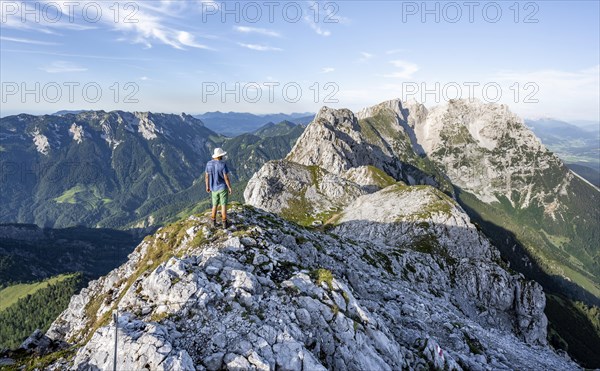 Mountaineer at the summit of the Scheffauer