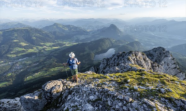 Mountaineers at the summit of the Scheffauer