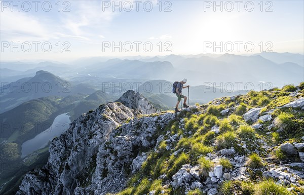 Mountaineers at the summit of the Scheffauer in the atmospheric evening light