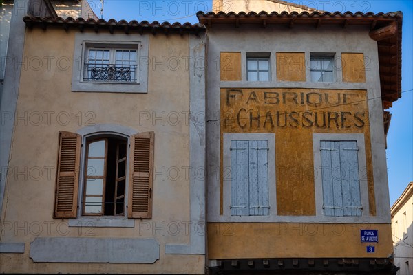 Historic houses in L'Isle-sur-la-Sorgue