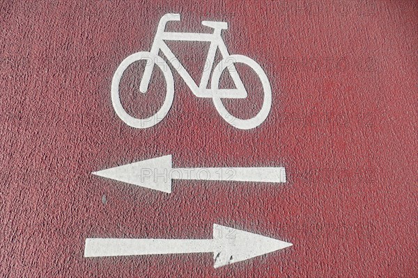 Red cycle path with ground marking