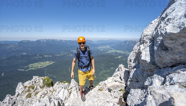 Mountaineer climbing on the rock