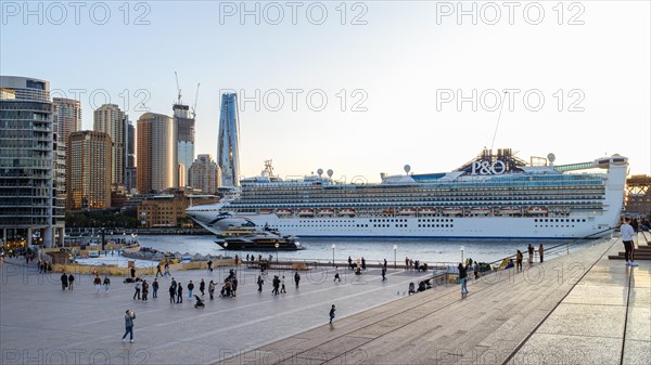 Crusie ship at Circular Quay