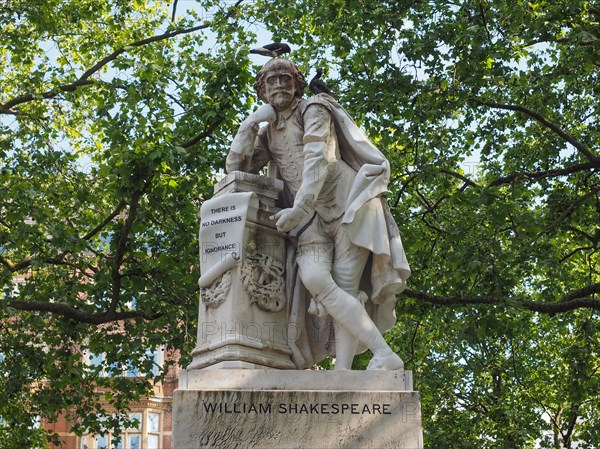 Shakespeare statue in London