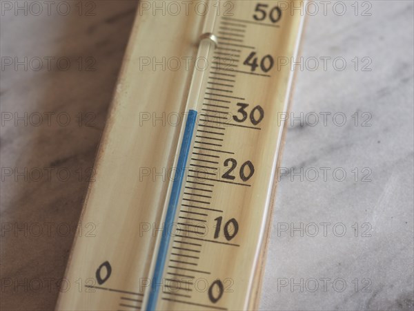 Thermometer for air temperature measurement