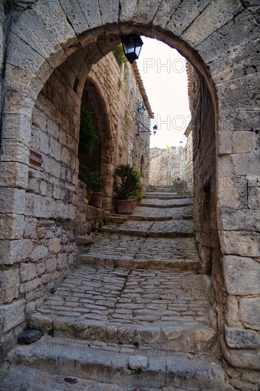 In the alleys of Lacoste