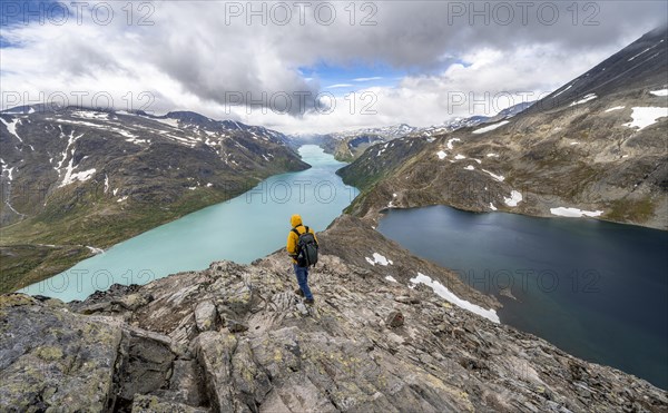 Mountaineers on Besseggen hike