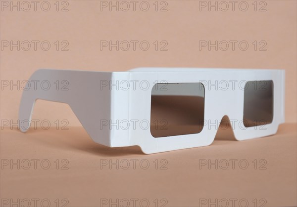 Disposable polarised glasses