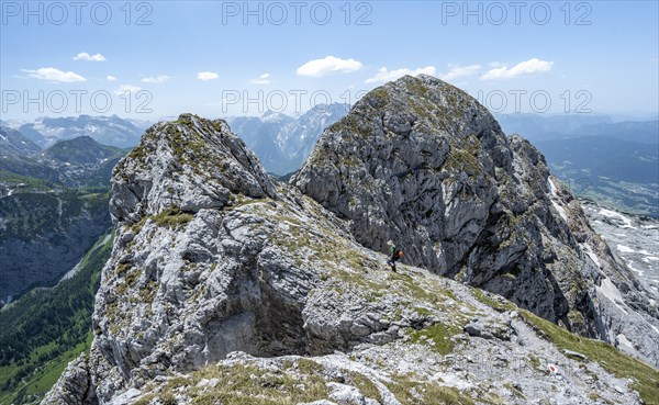 Mountaineer on the ridge of the Hoher Brett