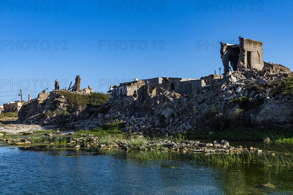 Dilapidated Yemeni-style mud-brick structures