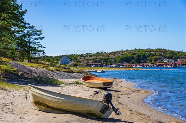 Two boats moored on the northern beach of the Southkoster Island