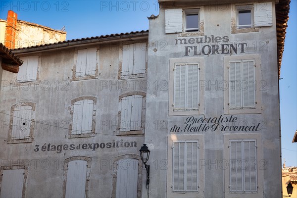 Historic houses in L'Isle-sur-la-Sorgue