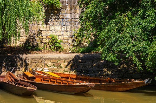 Punting barges