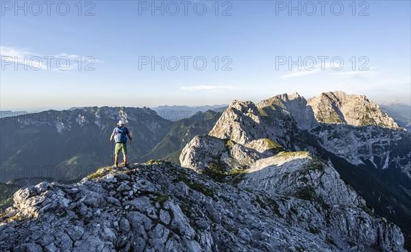 Mountaineers at the summit of the Scheffauer