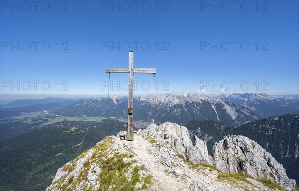 Summit cross at the summit of the Obere Wettersteinspitze