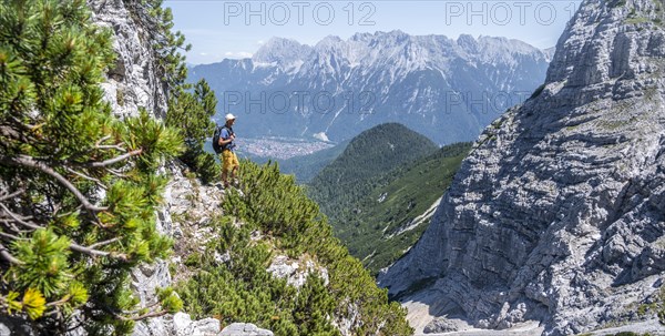 Climbers ascending to the Upper Wettersteinspitze