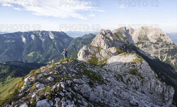 Mountaineers at the summit of the Scheffauer