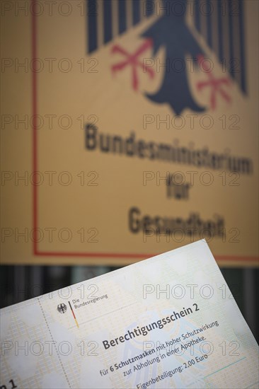 Certificate of entitlement for six FFP2 high protection masks to be collected from a pharmacy. Recorded in front of the Federal Ministry of Health in Berlin