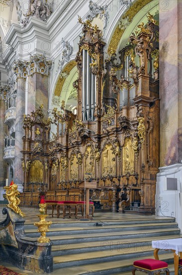 Side organ with richly carved choir stalls