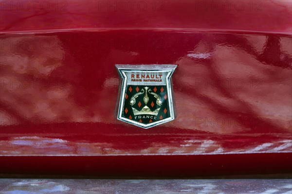 Logo of the Renault Caprio Floride S