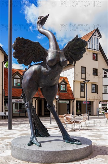 Bronze sculpture Ostrich by Miriam Lenk from the artistic collaboration Excavations with Peter Lenk