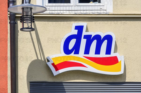Dm-drogerie markt Logo