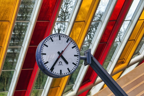 Station clock