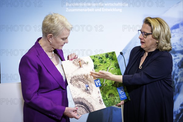 (R-L) Svenja Schulze, Federal Minister for Economic Cooperation and Development, and Cindy McCain, Executive Director World Food Programme (WFP), hold a joint press conference on the commitment to tackle the global hunger crisis at the Federal Ministry for Economic Cooperation and Development. Berlin, 25.05.2023., Berlin, Germany, Europe