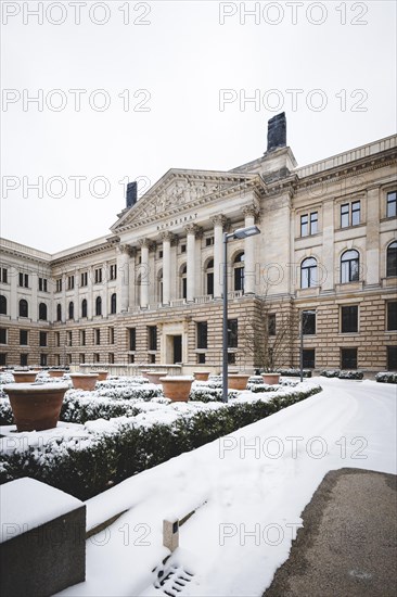 Snow in front of the Bundesrat in Berlin. 09.02.2021.
