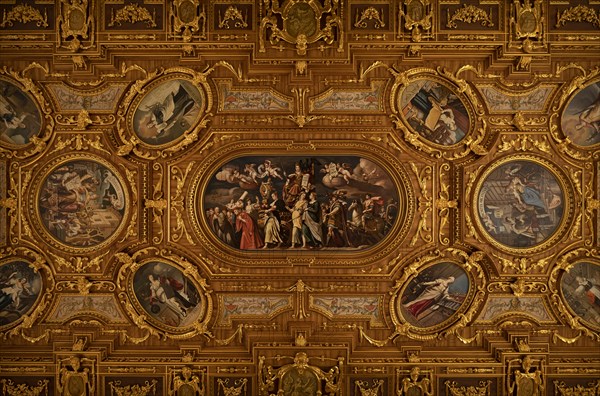 Coffered ceiling with the main painting of the Sapientia and other paintings