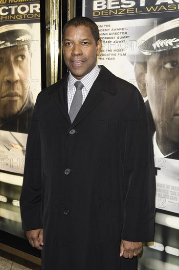 Denzel Washington attends the Flight