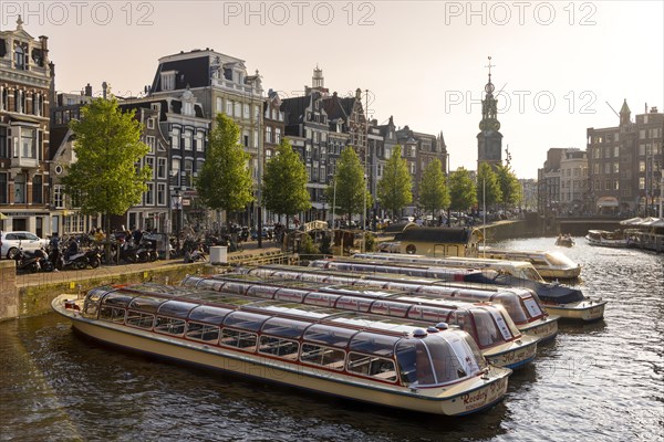 View over the Amstel to the Oude Kerk