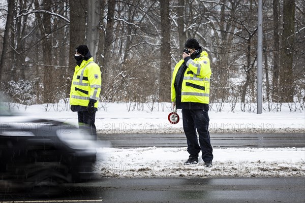 Customs check on the Strasse des 17. Juni in Berlin