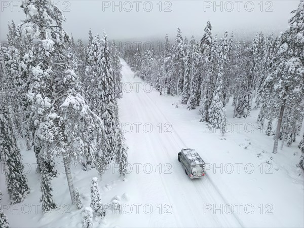 Travelling in a motorhome through wintery Lapland