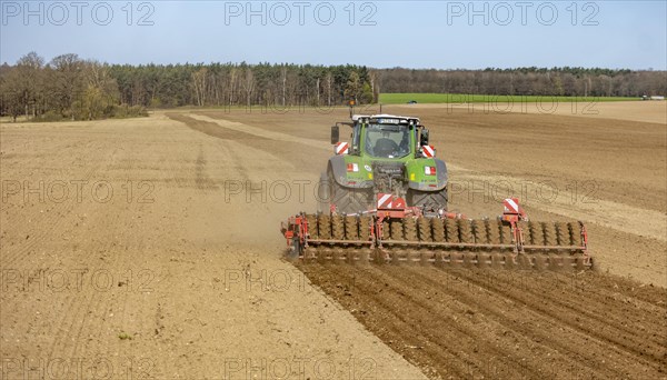 Soil cultivation for maize sowing with tractor Fendt 1050