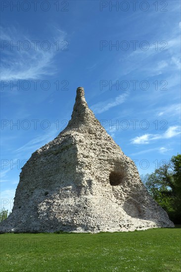 Autun. The Couhard pyramid or Couhard stone is a probably funerary monument from the 1st century AD. Morvan regional natural park. Saone et Loire department
