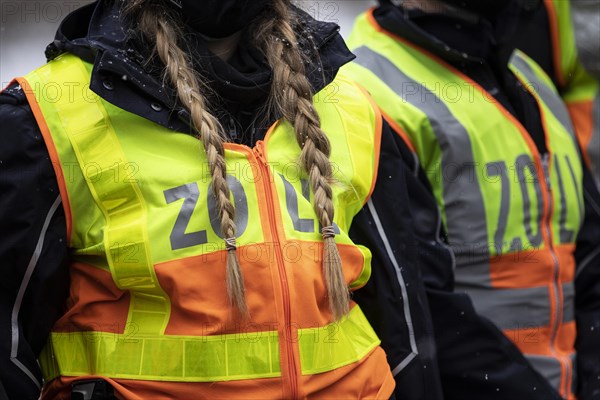 A woman at a customs check on the Strasse des 17. Juni in Berlin