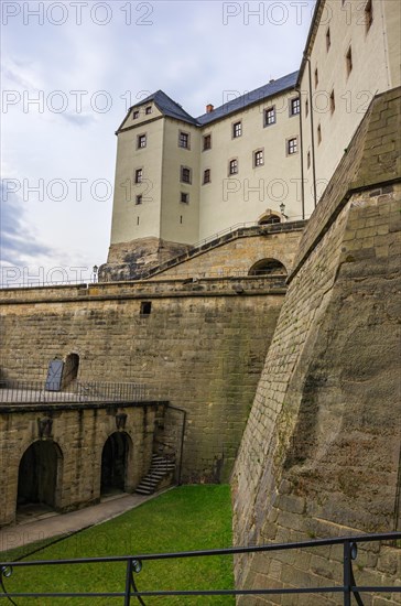 The layout of the moat shear and Medusa Gate viewed from the rear