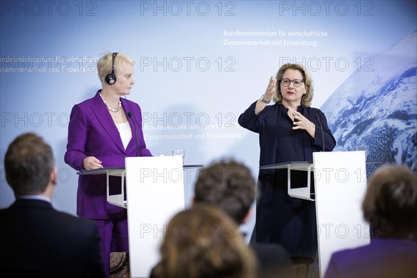 (R-L) Svenja Schulze, Federal Minister for Economic Cooperation and Development, and Cindy McCain, Executive Director World Food Programme (WFP), hold a joint press conference on the commitment to tackle the global hunger crisis at the Federal Ministry for Economic Cooperation and Development. Berlin, 25.05.2023., Berlin, Germany, Europe