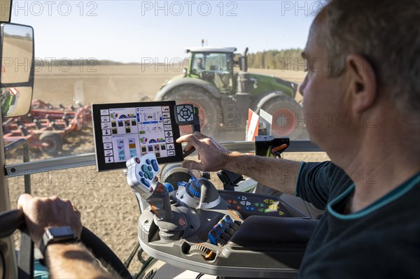 Soil cultivation for maize sowing with tractor Fendt 1050