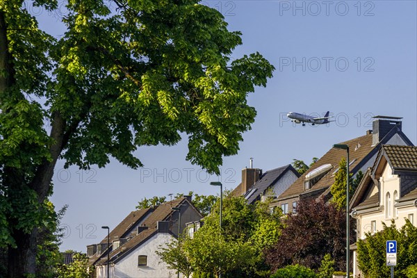 Flight path over residential areas at Duesseldorf Airport