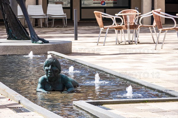 Bronze sculpture Claudia Roth from the figure group Sumpfblueter by Peter Lenk from the artistic collaboration Ausgrabungen with Miriam Lenk