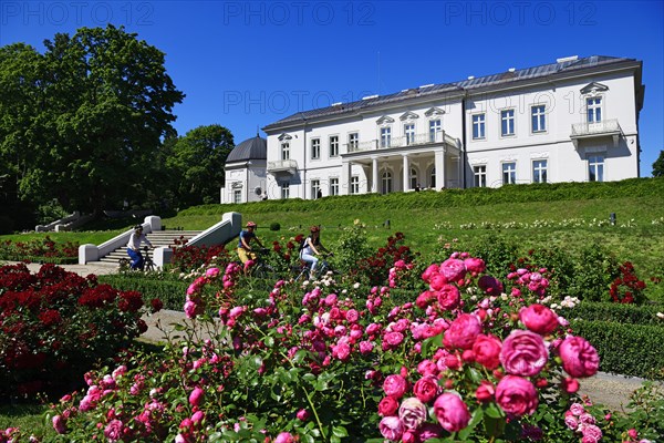 Cyclists in the castle of Count Tiszkiewicz