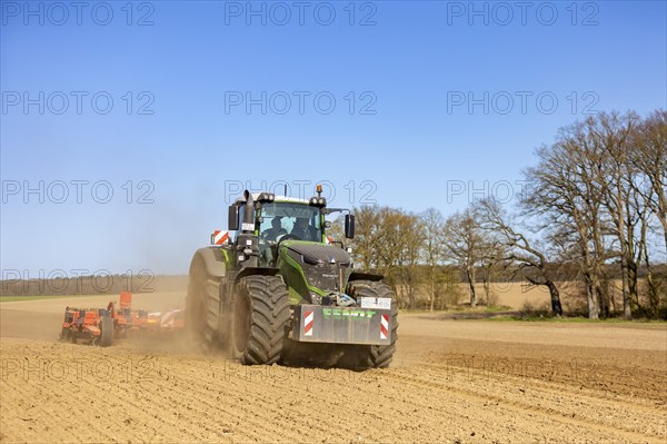 Soil cultivation for maize sowing with tractor Fendt 1050