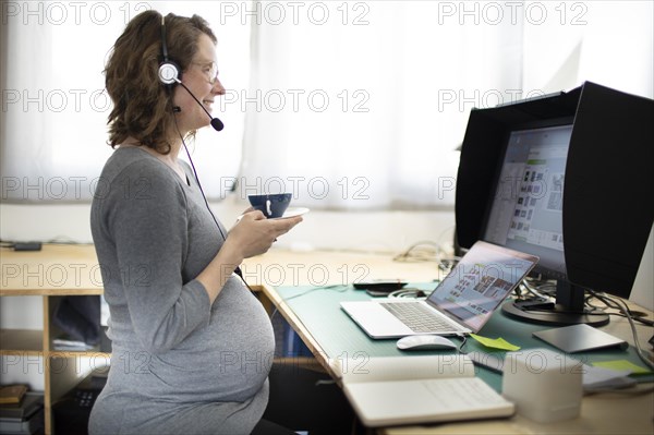 Topic: Pregnant woman at the workplace