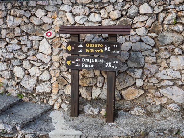 Hiking trail sign